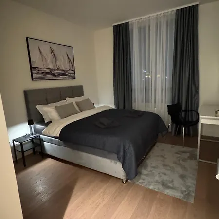 Dockside Waterfront Apartment Belgrade