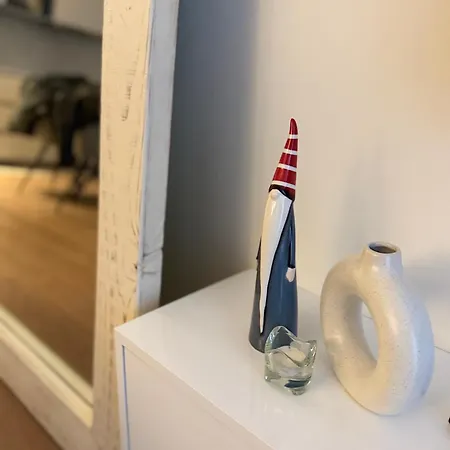 Dockside Waterfront Apartment *